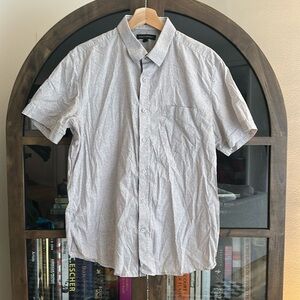 Banana Republic Men’s Short Sleeve Button Down light gray/purple Size L